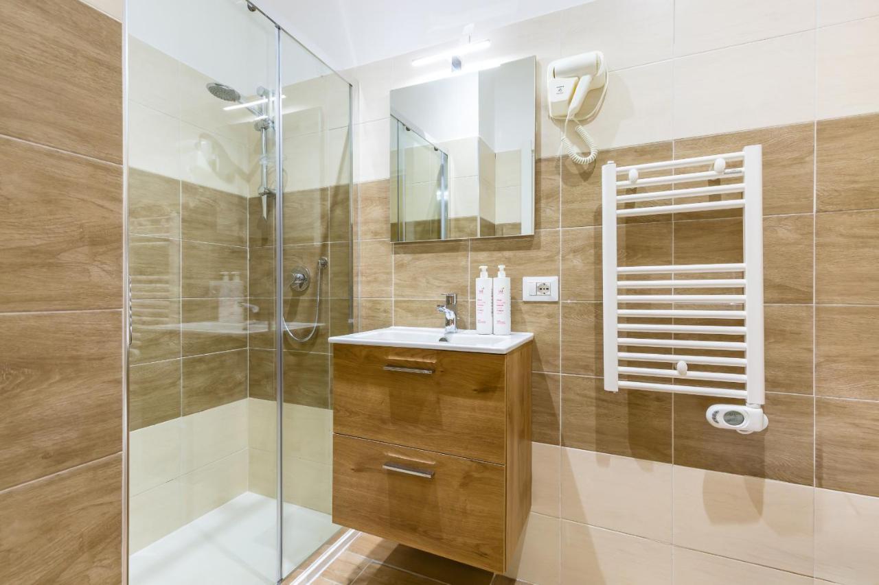Central Station Apartments & Suites Naples Luaran gambar