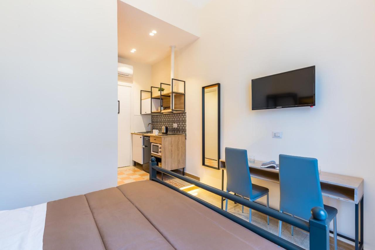 Central Station Apartments & Suites Naples Luaran gambar