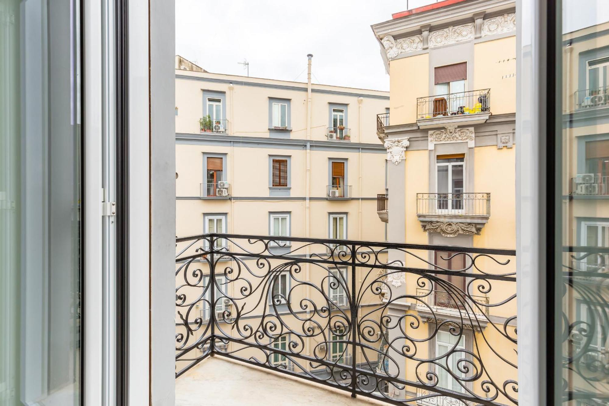 Central Station Apartments & Suites Naples Luaran gambar